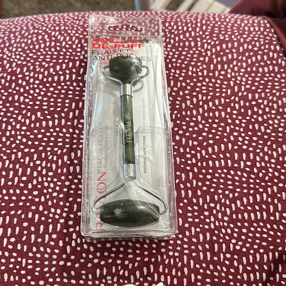 Green double sided face roller